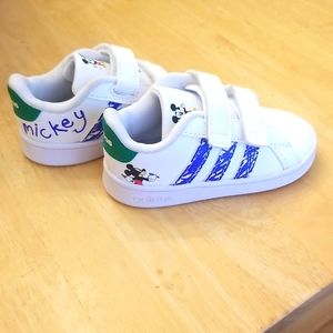 Adidas disney baby sneakers sz 6 excellent condition
